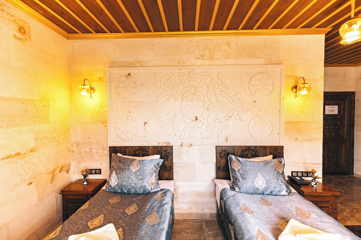 Standard Twin Room, Balcony | Desk, laptop workspace, free WiFi, bed sheets