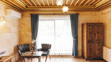 Deluxe dubbelrum - balkong | Vardagsrum | Tv