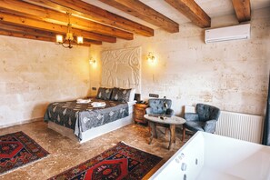 Honeymoon Double Room, Balcony | Desk, laptop workspace, free WiFi, bed sheets - NEST CAPPADOCIA HOTEL (Nevsehir)