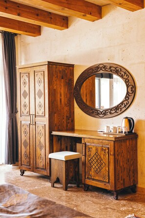 Honeymoon tweepersoonskamer, balkon | 1 slaapkamer, een bureau, een laptopwerkplek, gratis wifi