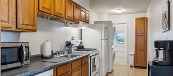 Mid-Century Modern 2BR Duplex |TU & expo.