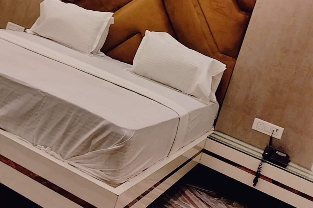 Luxury Double Room | Soundproofing, WiFi (free), bed sheets