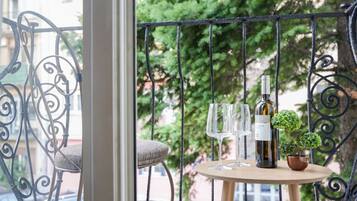 Basic Quadruple Room | Terrace/patio