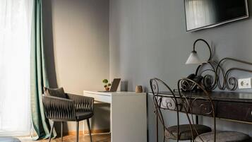 Basic Quadruple Room | Living area