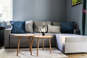 Basic Quadruple Room | Living area