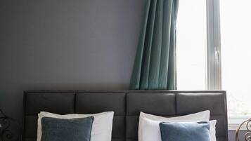 Basic Quadruple Room | Desk, laptop workspace, iron/ironing board