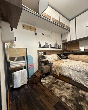Estudio, 1 cama matrimonial, para no fumadores, baño privado | Ropa de cama de alta calidad, artículos del minibar gratis y escritorio 