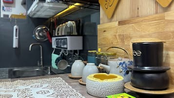 Studio, 1 Double Bed, Non Smoking, Private Bathroom | Private kitchen | Microwave, oven, stovetop, coffee/tea maker