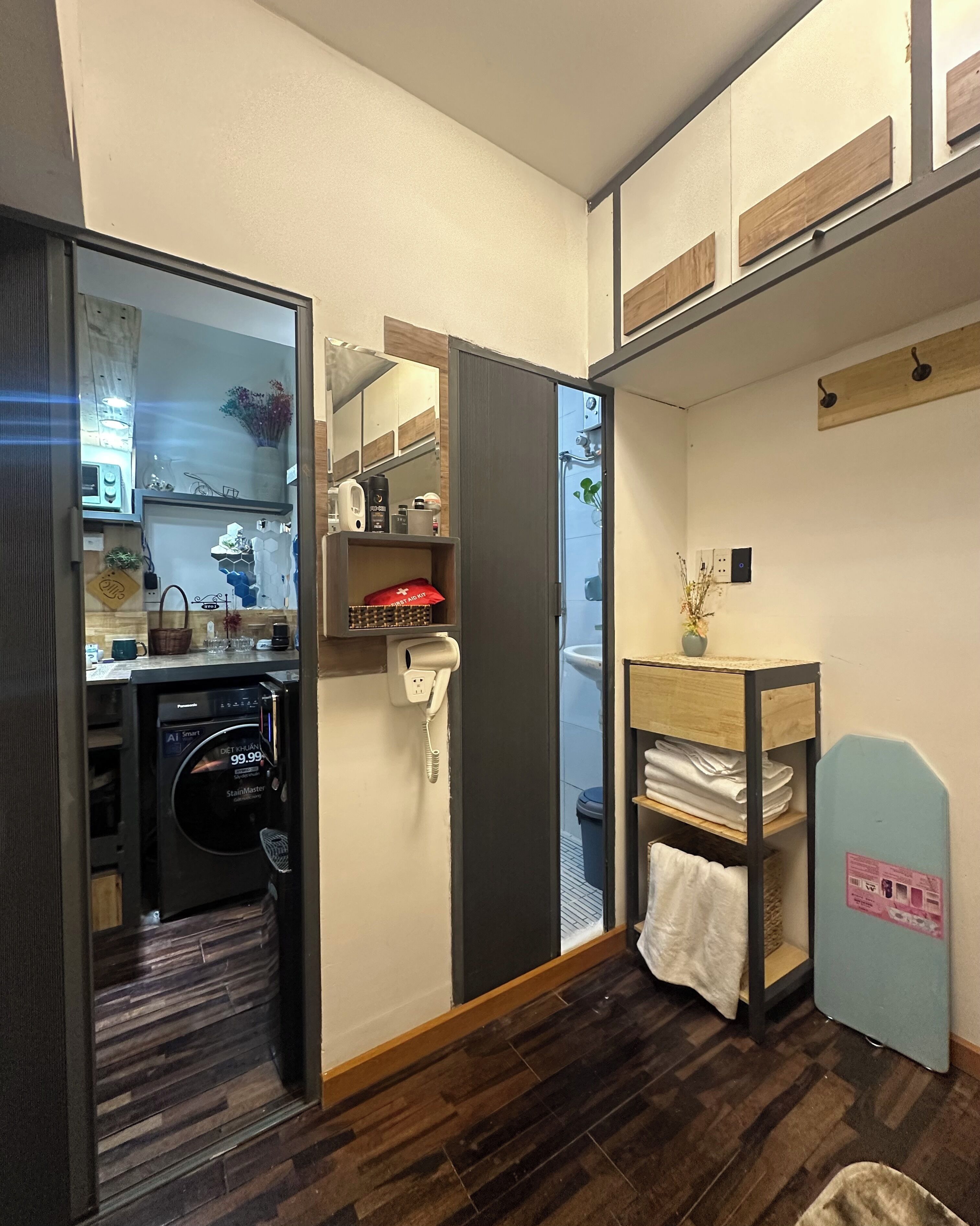 Studio, 1 Double Bed, Non Smoking, Private Bathroom | Bathroom | Shower, rainfall showerhead, designer toiletries, hair dryer