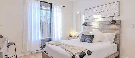 2 bedrooms, desk, iron/ironing board, travel cot