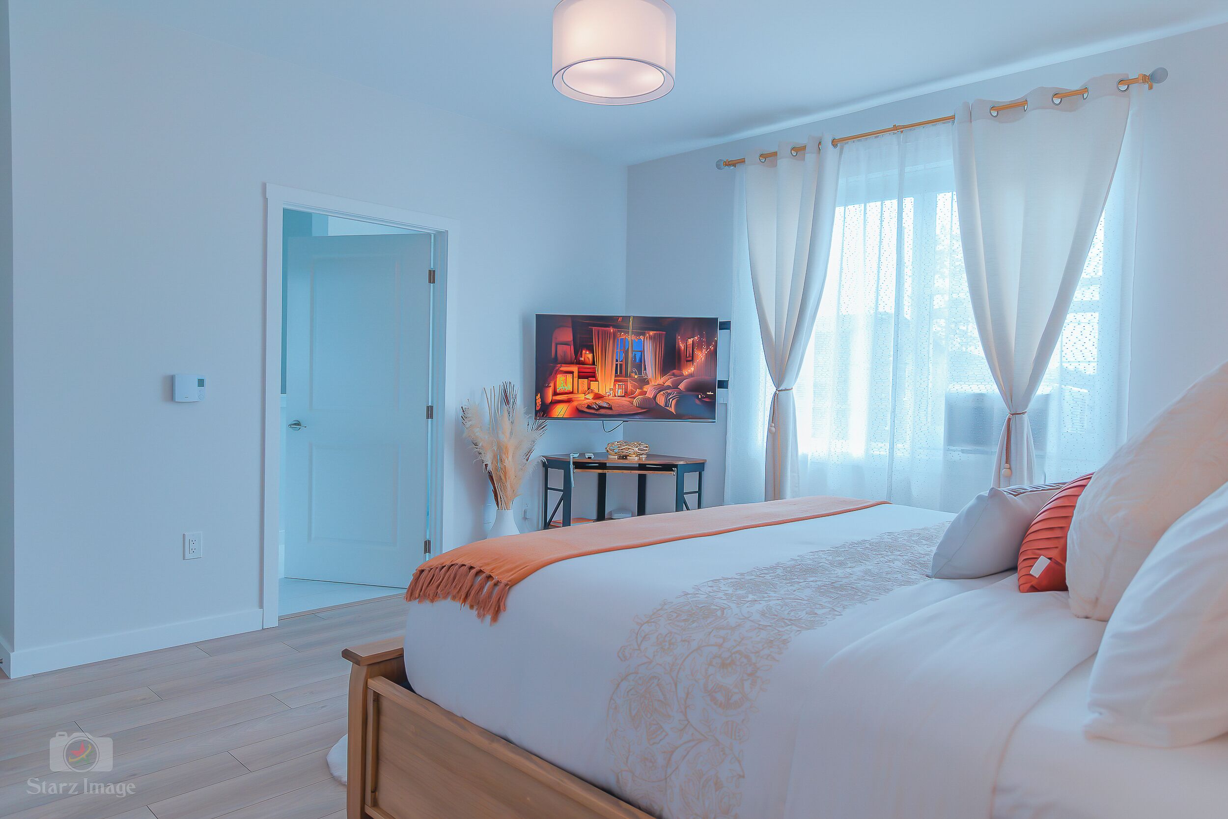 2 bedrooms, desk, iron/ironing board, travel cot