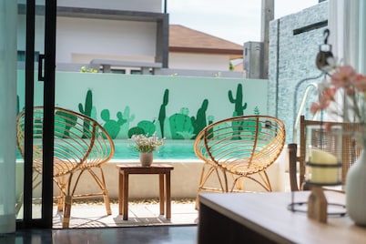 Charming villa with 2 bedrooms and WiFi, AC in tranquil Tambon Chalong