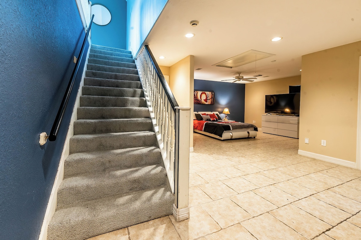 Photo 18 of Huge 6 Bedroom with Heated Pool, Spa, 85" Television, Game Room, BBQ, Hot Tub