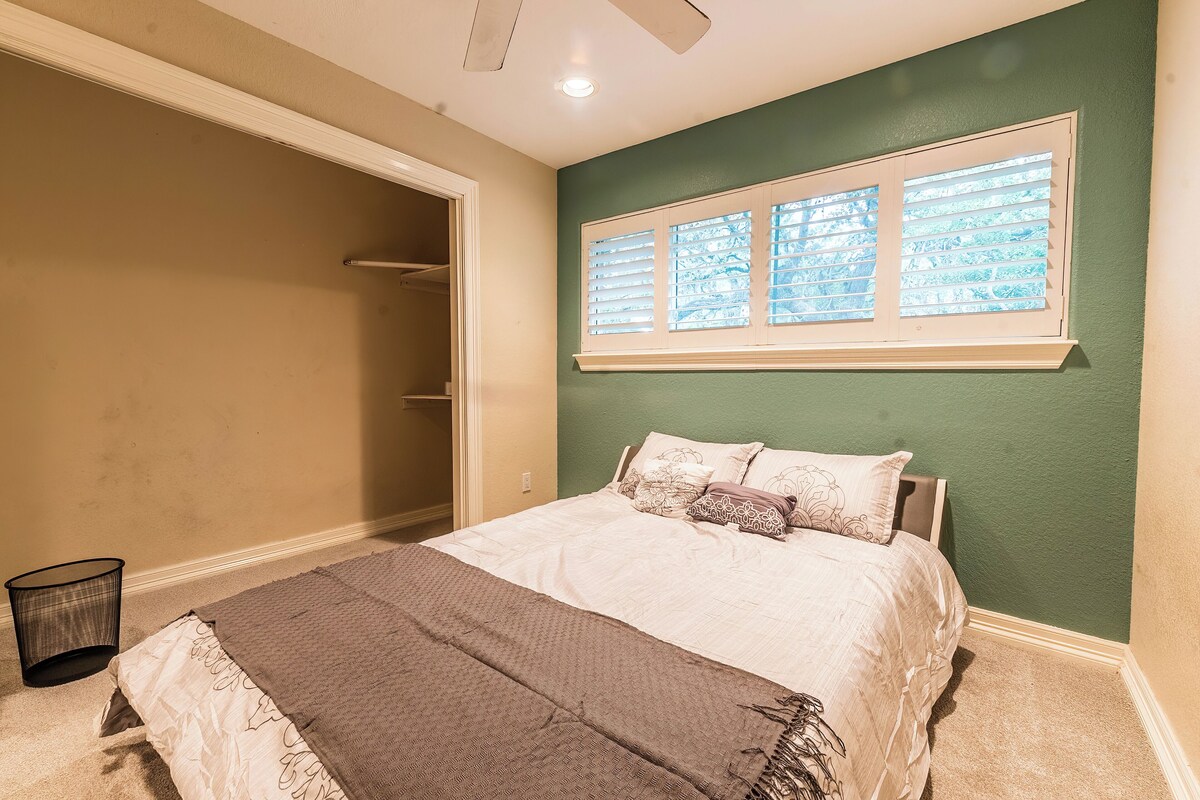 Photo 24 of Huge 6 Bedroom with Heated Pool, Spa, 85" Television, Game Room, BBQ, Hot Tub