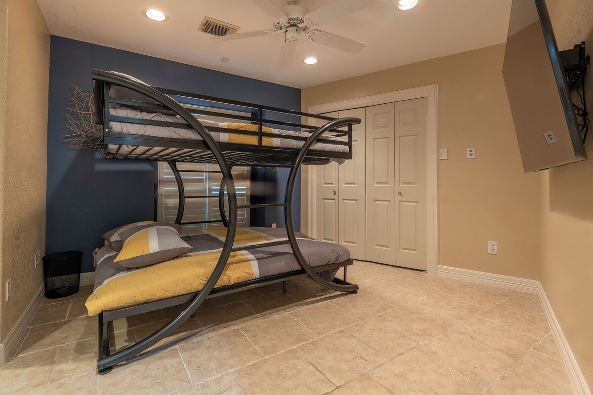 Photo 29 of Huge 6 Bedroom with Heated Pool, Spa, 85" Television, Game Room, BBQ, Hot Tub