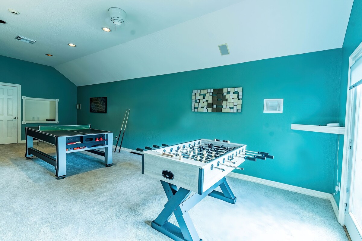Photo 7 of Huge 6 Bedroom with Heated Pool, Spa, 85" Television, Game Room, BBQ, Hot Tub