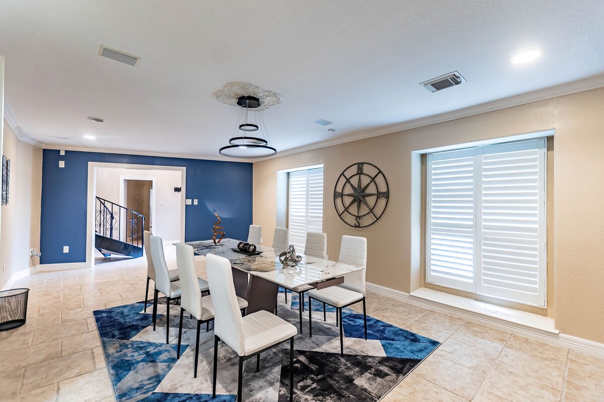 Photo 5 of Huge 6 Bedroom with Heated Pool, Spa, 85" Television, Game Room, BBQ, Hot Tub