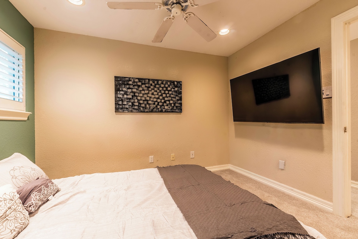 Photo 25 of Huge 6 Bedroom with Heated Pool, Spa, 85" Television, Game Room, BBQ, Hot Tub