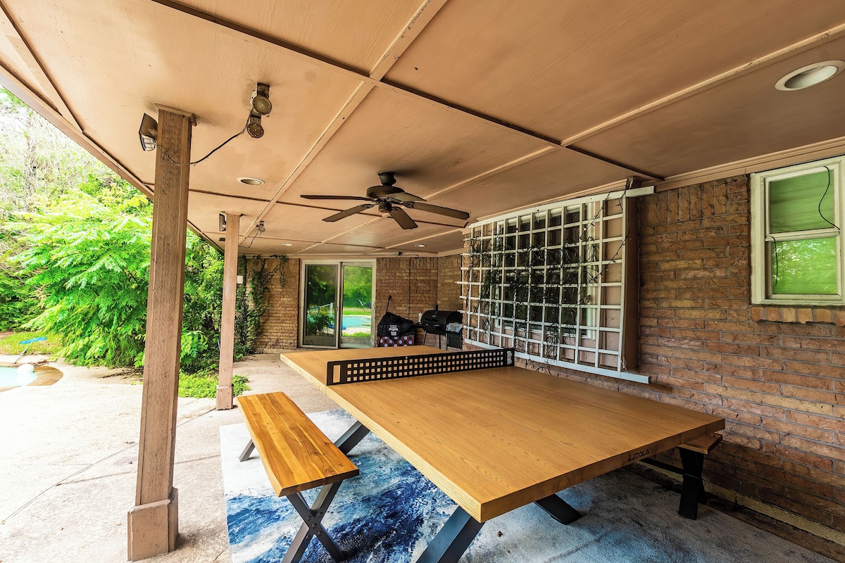 Photo 6 of Huge 6 Bedroom with Heated Pool, Spa, 85" Television, Game Room, BBQ, Hot Tub