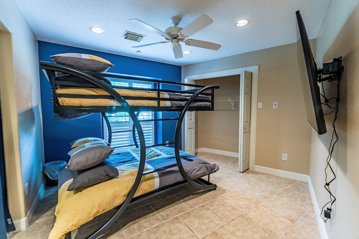 Photo 48 of Huge 6 Bedroom with Heated Pool, Spa, 85" Television, Game Room, BBQ, Hot Tub
