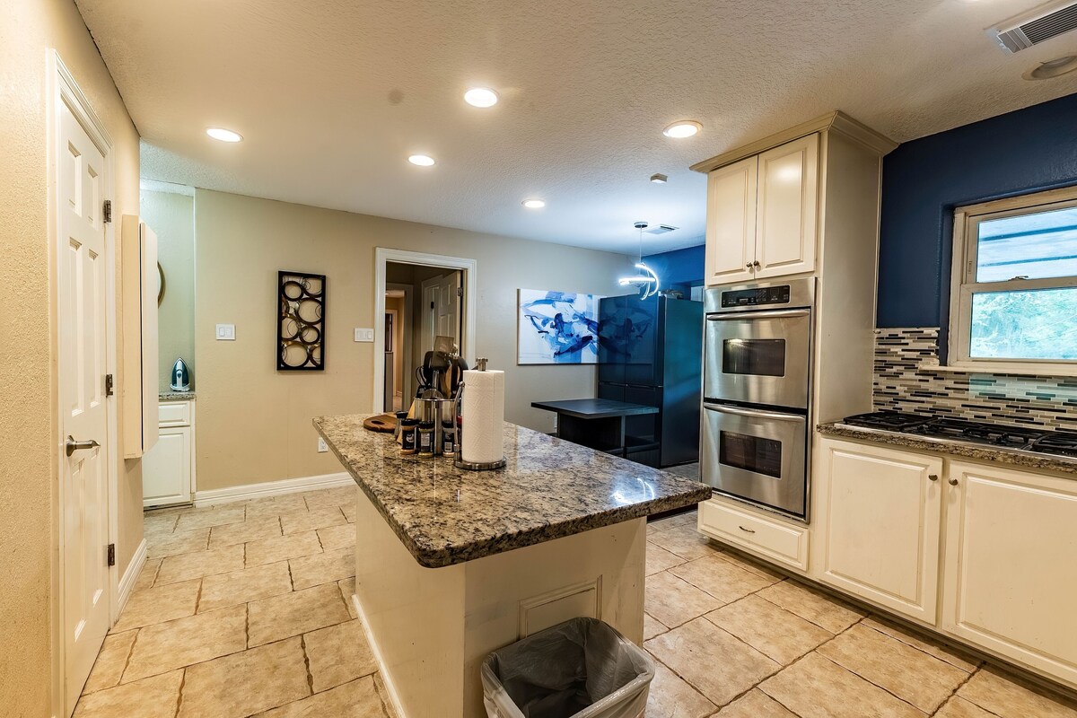Photo 56 of Huge 6 Bedroom with Heated Pool, Spa, 85" Television, Game Room, BBQ, Hot Tub