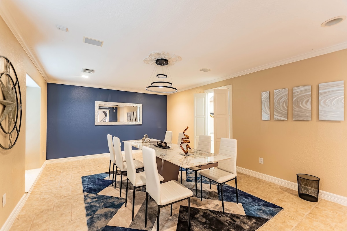 Photo 53 of Huge 6 Bedroom with Heated Pool, Spa, 85" Television, Game Room, BBQ, Hot Tub