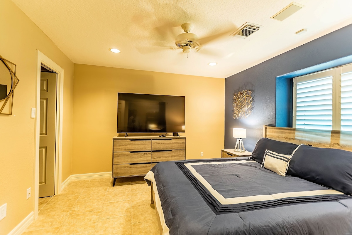 Photo 50 of Huge 6 Bedroom with Heated Pool, Spa, 85" Television, Game Room, BBQ, Hot Tub