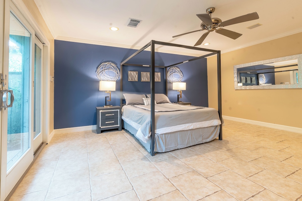 Photo 35 of Huge 6 Bedroom with Heated Pool, Spa, 85" Television, Game Room, BBQ, Hot Tub