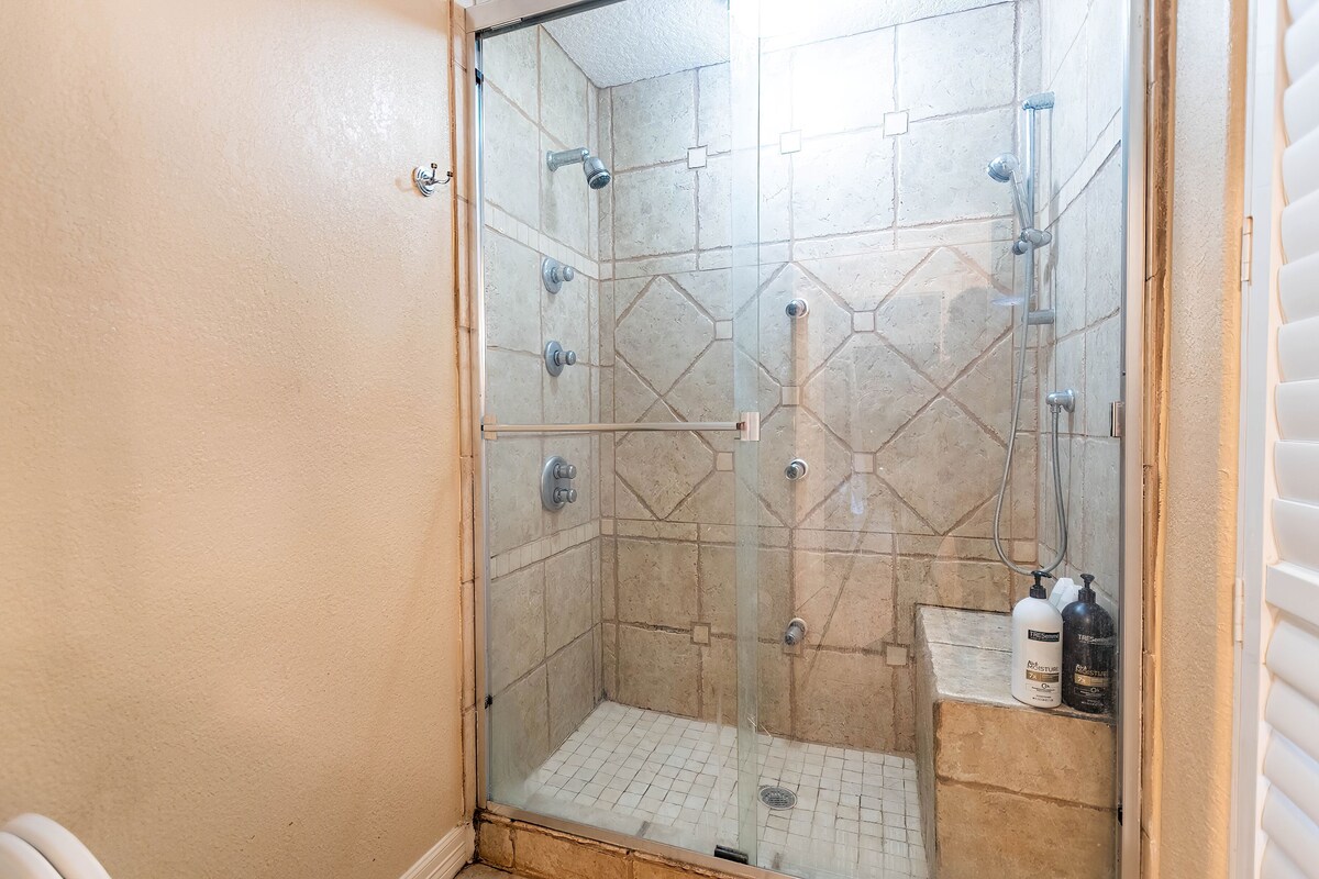 Photo 47 of Huge 6 Bedroom with Heated Pool, Spa, 85" Television, Game Room, BBQ, Hot Tub