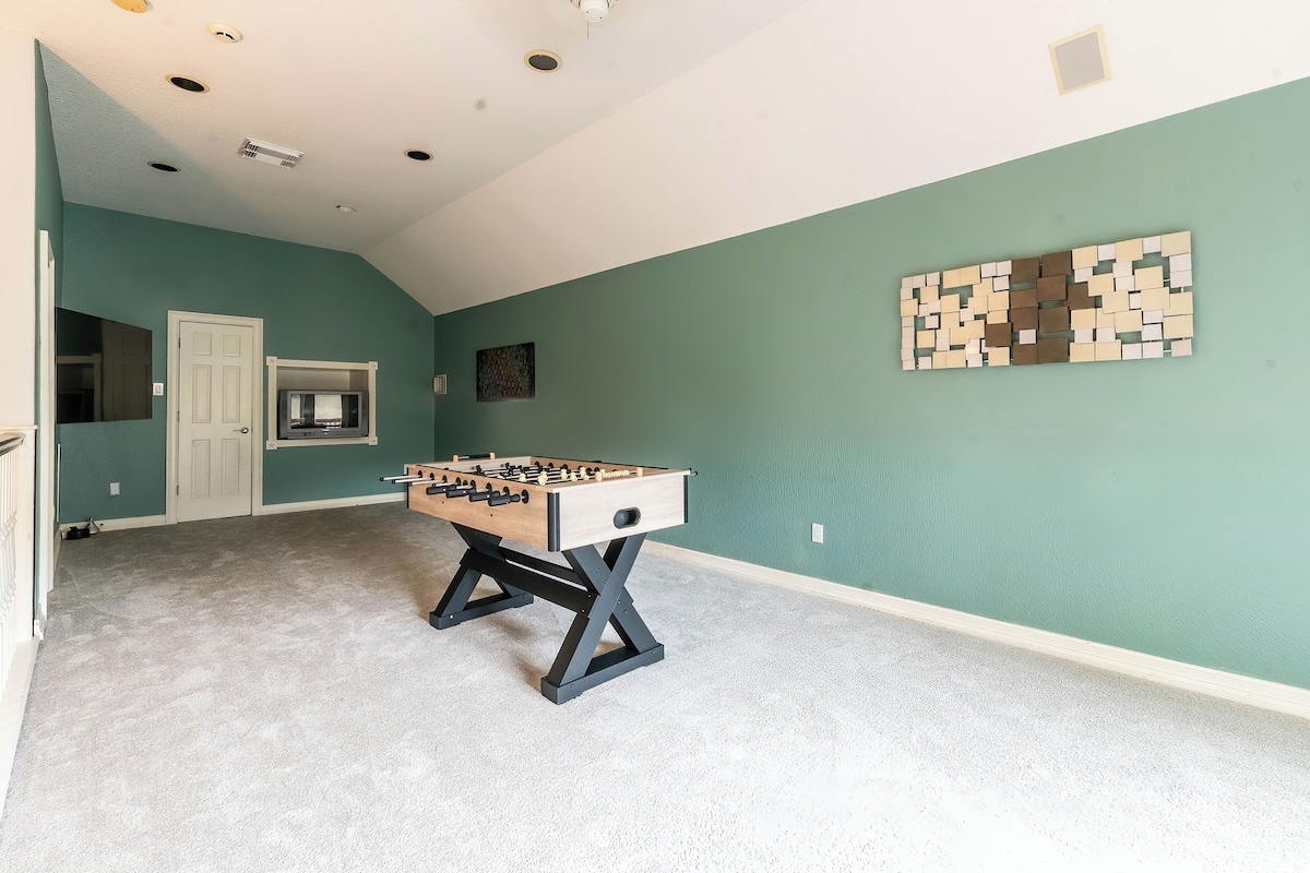 Photo 13 of Huge 6 Bedroom with Heated Pool, Spa, 85" Television, Game Room, BBQ, Hot Tub