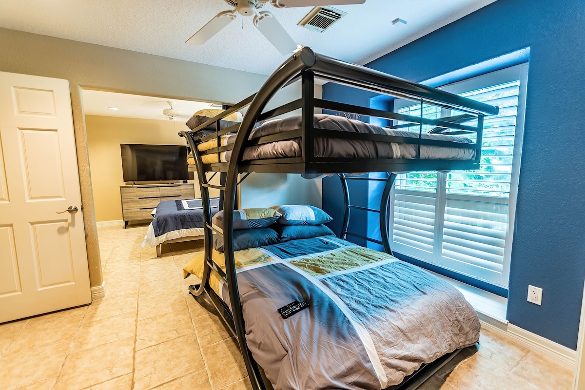 Photo 49 of Huge 6 Bedroom with Heated Pool, Spa, 85" Television, Game Room, BBQ, Hot Tub