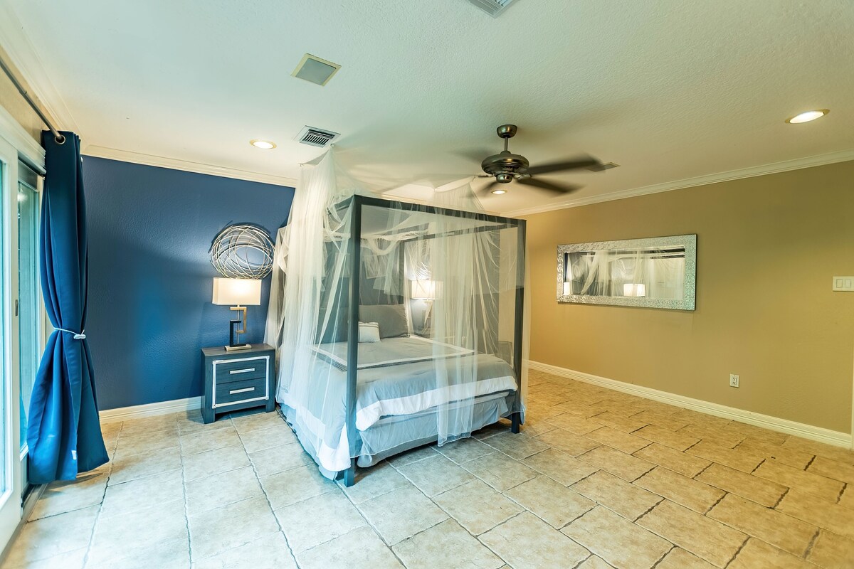 Photo 46 of Huge 6 Bedroom with Heated Pool, Spa, 85" Television, Game Room, BBQ, Hot Tub