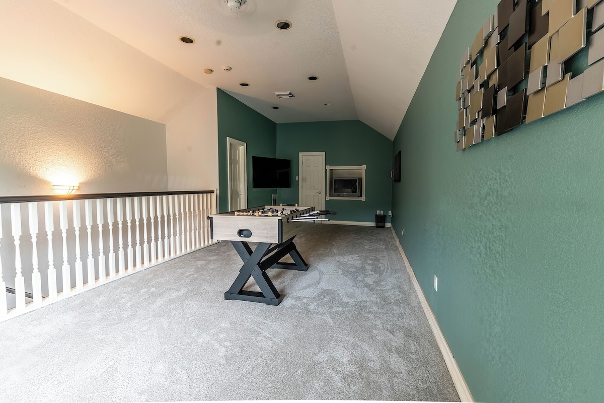 Photo 14 of Huge 6 Bedroom with Heated Pool, Spa, 85" Television, Game Room, BBQ, Hot Tub