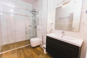 Triple Room | Bathroom | Slippers - Olivar Hotel Tirana (Farkë)