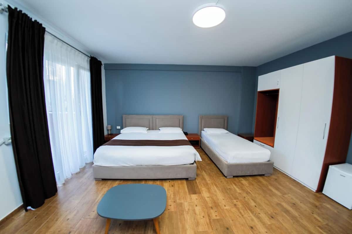 Dreibettzimmer, Balkon