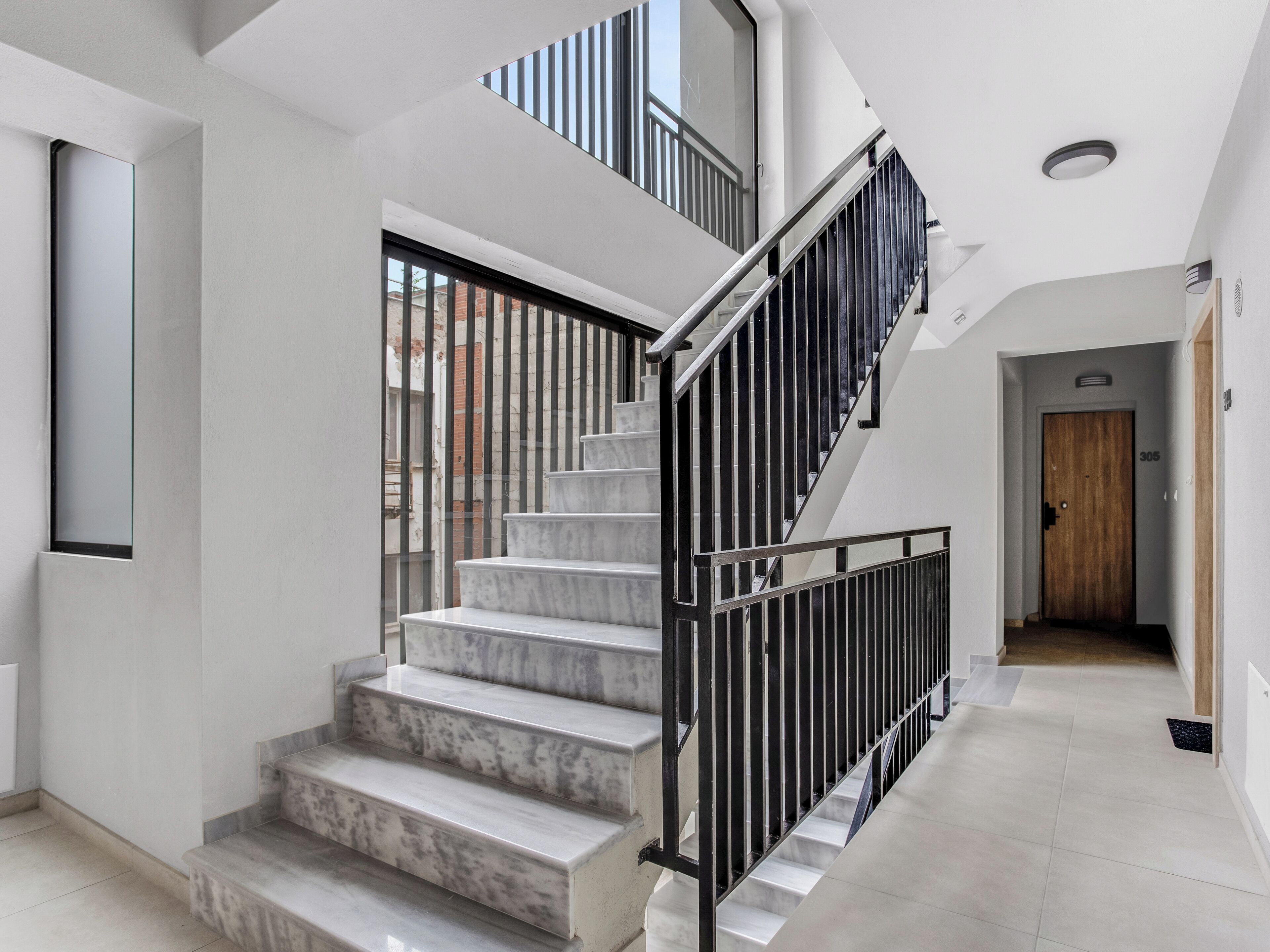 Vista frontal de la propiedad