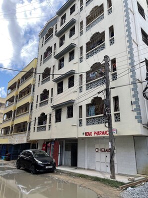Exterior - Chic 1-bedroom with AC and WiFi in soothing Mombasa (Mombasa)