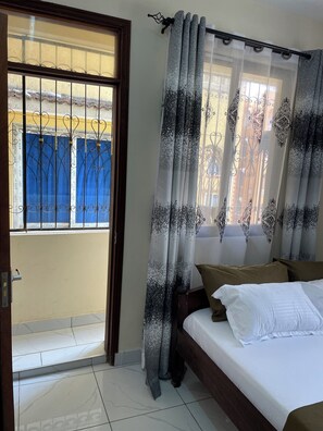 1 bedroom, desk, iron/ironing board, WiFi - Chic 1-bedroom with AC and WiFi in soothing Mombasa (Mombasa)