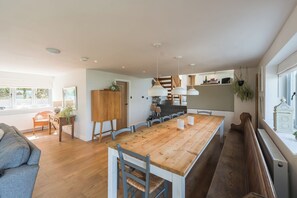 Dining - Incredible stay overlooking Red Wharf By sleeping up to 8 guests with hot tub & garden lounge area (Anglesey)