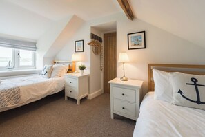 Iron/ironing board, free WiFi, bed sheets - Incredible stay overlooking Red Wharf By sleeping up to 8 guests with hot tub & garden lounge area (Anglesey)