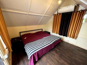Desk, free WiFi - Nakshatra Farms (Roha)