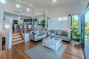 Living area - Shorelines 17 - Hamilton Island (Hamilton Island)