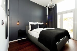 Quarto solteiro | Área de estar | TV