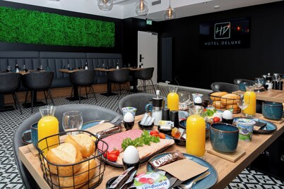 Hotel Deluxe