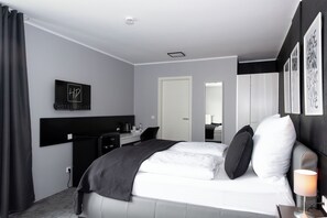 Quarto solteiro | Área de estar | TV