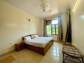 2 bedrooms, iron/ironing board, WiFi, bed sheets - Ganga Blessings Apartament Rishikesh  (Rishikesh)