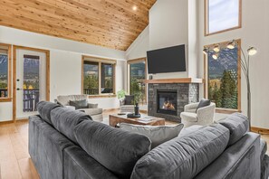 Smart-tv och eldstad