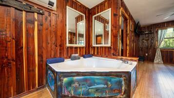 Shower, jetted tub, hair dryer, towels