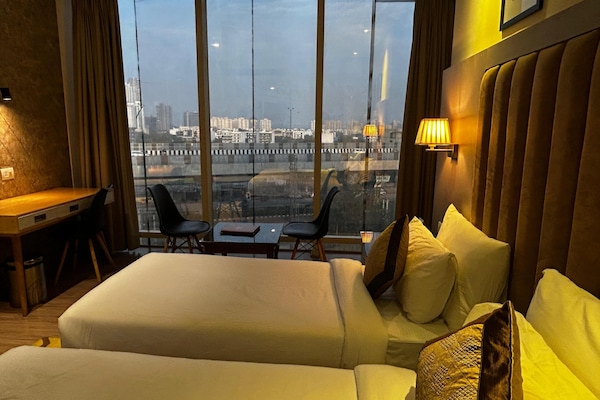 Deluxe Double Room | 1 bedroom, Egyptian cotton sheets, premium bedding, minibar