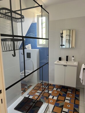 Shower, hair dryer, towels, soap